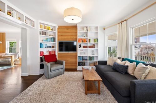 322 Sixth Ave, New Rochelle NY  10803-1605 exterior