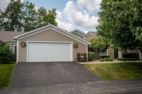 22 Golfwood Dr, Hermitage, PA 16148-3954