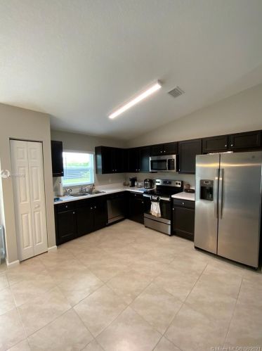 1679 Cameo Blvd, Fort Pierce FL  34953-1265 exterior