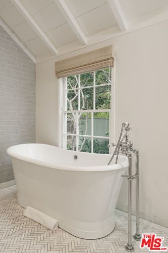 1564 Ramona Ln, Santa Barbara CA  93108-2634 exterior