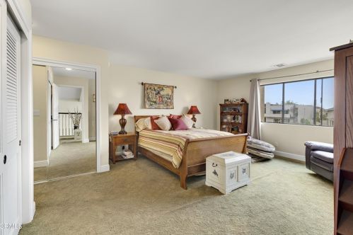 2231 Victoria Ave, Oxnard CA  93035-2930 exterior