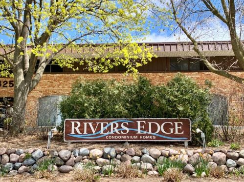 4155 Rivers Edge Cir, Milwaukee WI 53209-1113 exterior