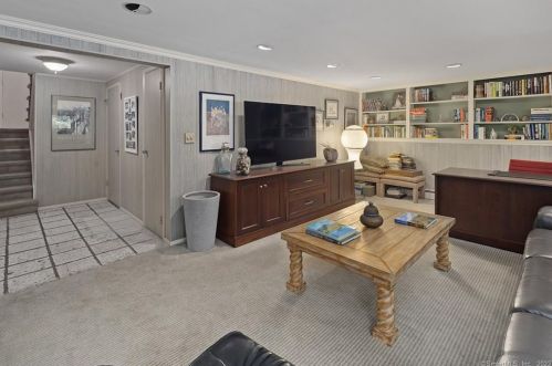 24 Surrey Dr, Norwalk CT  06851-3224 exterior