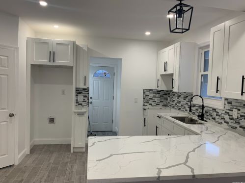 813 Meehan Ave, Far Rockaway NY  11691-5517 exterior