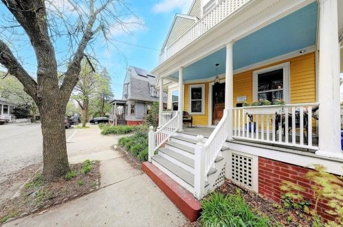 67 Whitmarsh St, Providence, RI 02907-1503