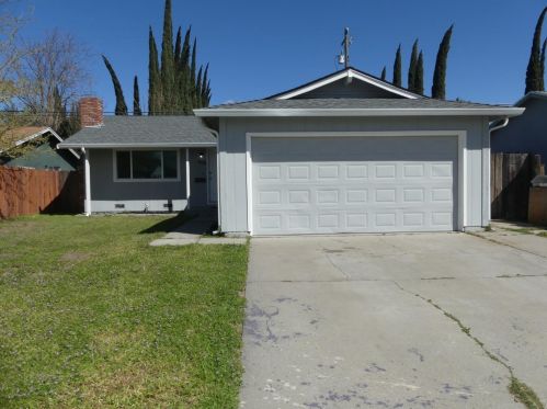 609 Diane Dr, Manteca, CA 95336-3104