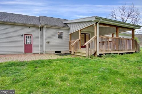 60 Cold Springs Rd, Carlisle PA 17015-9113 exterior