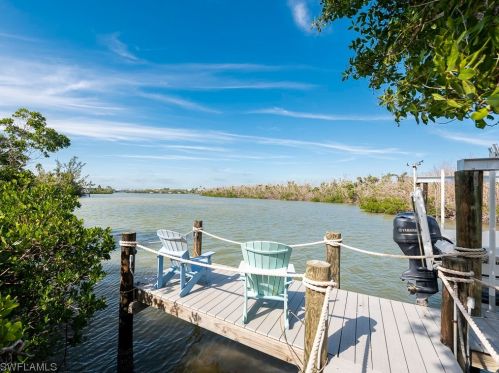 5690 Pne Tree Dr, Sanibel FL 33957-2304 exterior