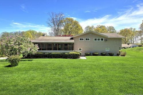 232 Lawrence Rd, Bridgeport, CT 06611-4532