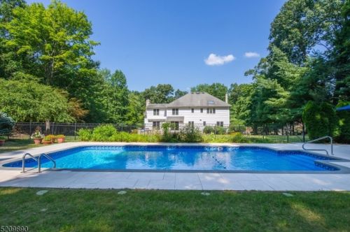 77 Fountain Dr, Skyline Lakes NJ  07456-2406 exterior