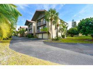 1101 Lake House Cir, Sarasota, FL 34242-1843