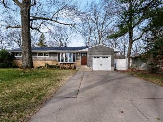 2829 Matilda St, Saint Paul, MN 55113-2418