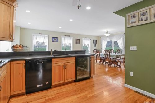 42 Miriam Dr, Warwick NY  10990-3516 exterior