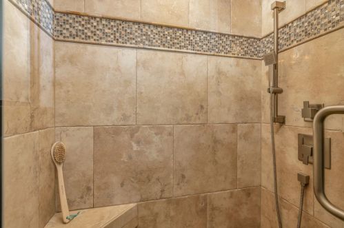 1047 Tyler Ave, Los Banos CA 93635-4839 exterior