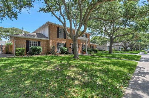 4902 Denver Dr, Galveston, TX 77551-5937