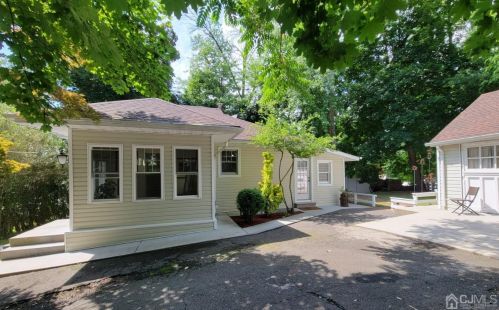 2 Metuchen Ave, Woodbridge NJ  07095-1923 exterior