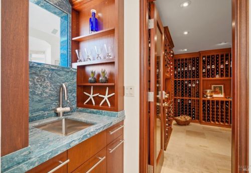 333 Belvedere Ave, Tiburon CA 94920-2429 exterior