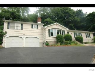 154 Carroll Rd, Fairfield, CT 06824-3020