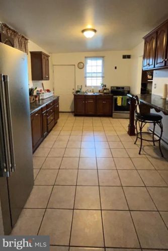 1216 Derry St, Harrisburg PA 17111-1141 exterior