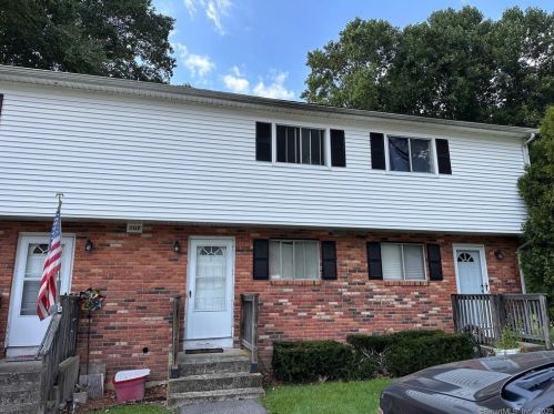 107 Woodland Dr, Uncasville, CT 06382-1510
