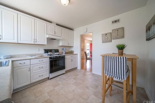 6041 Benmore St, Long Beach CA  90815-1408 exterior