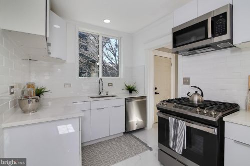 33 Aberdeen Pl, West Deptford NJ  08096-2411 exterior