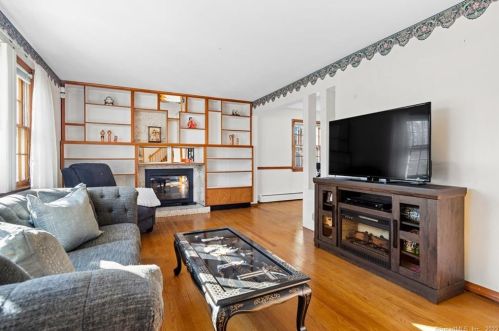 542 Forest St, Hartford CT  06118-2035 exterior