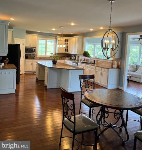 17674 Tobermory Pl, Leesburg VA  20175-7052 exterior