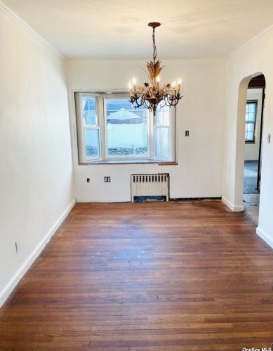 601 8th Ave, New Hyde Park NY  11040-5405 exterior