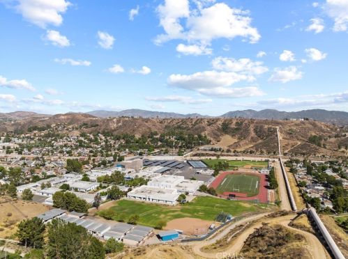 22114 Pamplico Dr, Santa Clarita CA  91350-2186 exterior