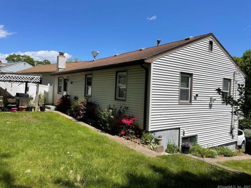 43 Briarwood Dr, Danbury CT  06810-7002 exterior