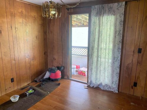 421 Oak St, Hopwood, PA 15445-2401