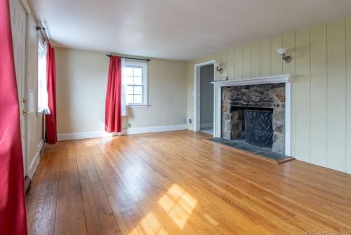23 Vollmer Ave, Norwalk, CT 06851-4136