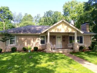 1054 Della Dr, Lexington, KY 40504-2219