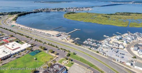 271 Kearney Ave, Pelican Island NJ  08751-1822 exterior