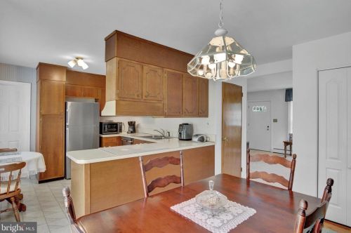 618 Grandview Ave, Camp Hill PA  17011-1816 exterior