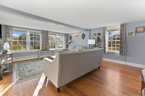 22 Tunxis St, Farmington CT  06032-2814 exterior