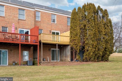 6027 Meade Ct, Harrisburg PA  17112-8546 exterior