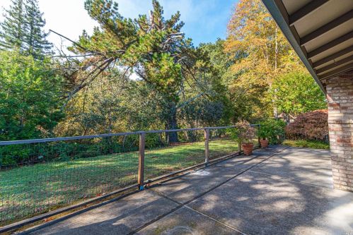 6454 Stone Bridge Rd, Santa Rosa, CA 95409-5852