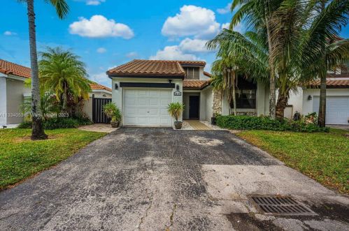 18177 62nd Ct, Hialeah, FL 33015-4405