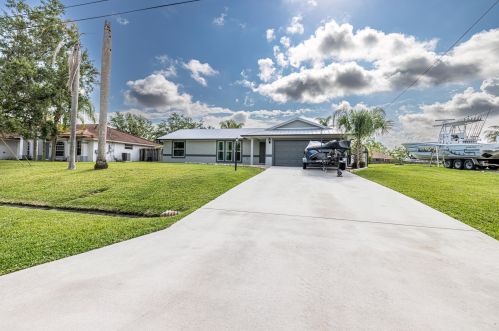 2367 Kent Cir, Fort Pierce, FL 34953-5706