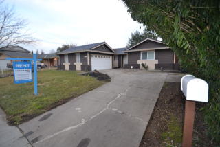 6020 Hollyhurst Way, Sacramento CA  95823-5252 exterior