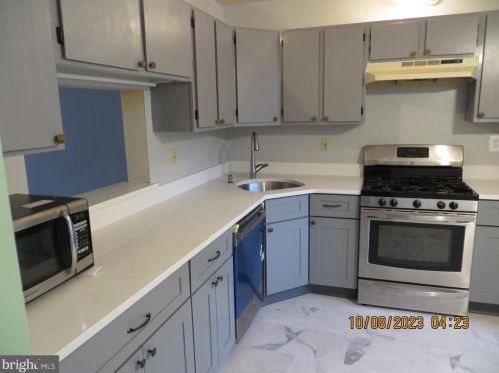 20 Drewes Ct, Lawrence Township NJ  08648-2633 exterior