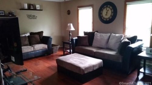 55 Pine River Rd, North Haven CT  06473-3312 exterior