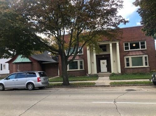 145 76th St, Milwaukee, WI 53214-1559