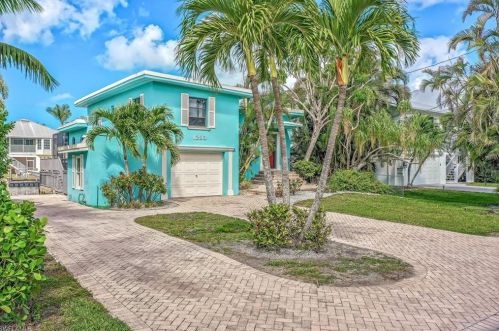 1283 Grand Canal Dr, Naples, FL 34110-1506