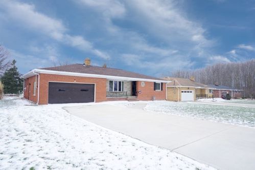 1461 Parkhaven Dr, Cleveland, OH 44131-3925