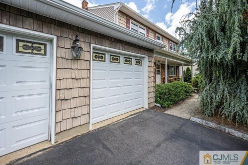 33 London Dr, East Brunswick, NJ 08816-3938