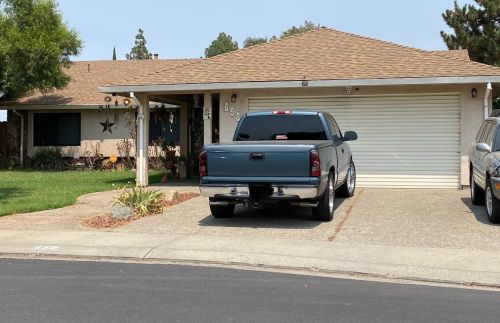 698 Manor Ln, Manteca, CA 95336-3812