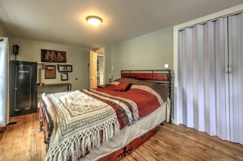 114 New Haven Ave, Derby CT 06418-2161 exterior